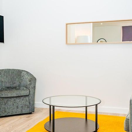Central Serviced Apartments: Cozy 2-Bedroom Near City Centre & Transport Dundee Exterior photo