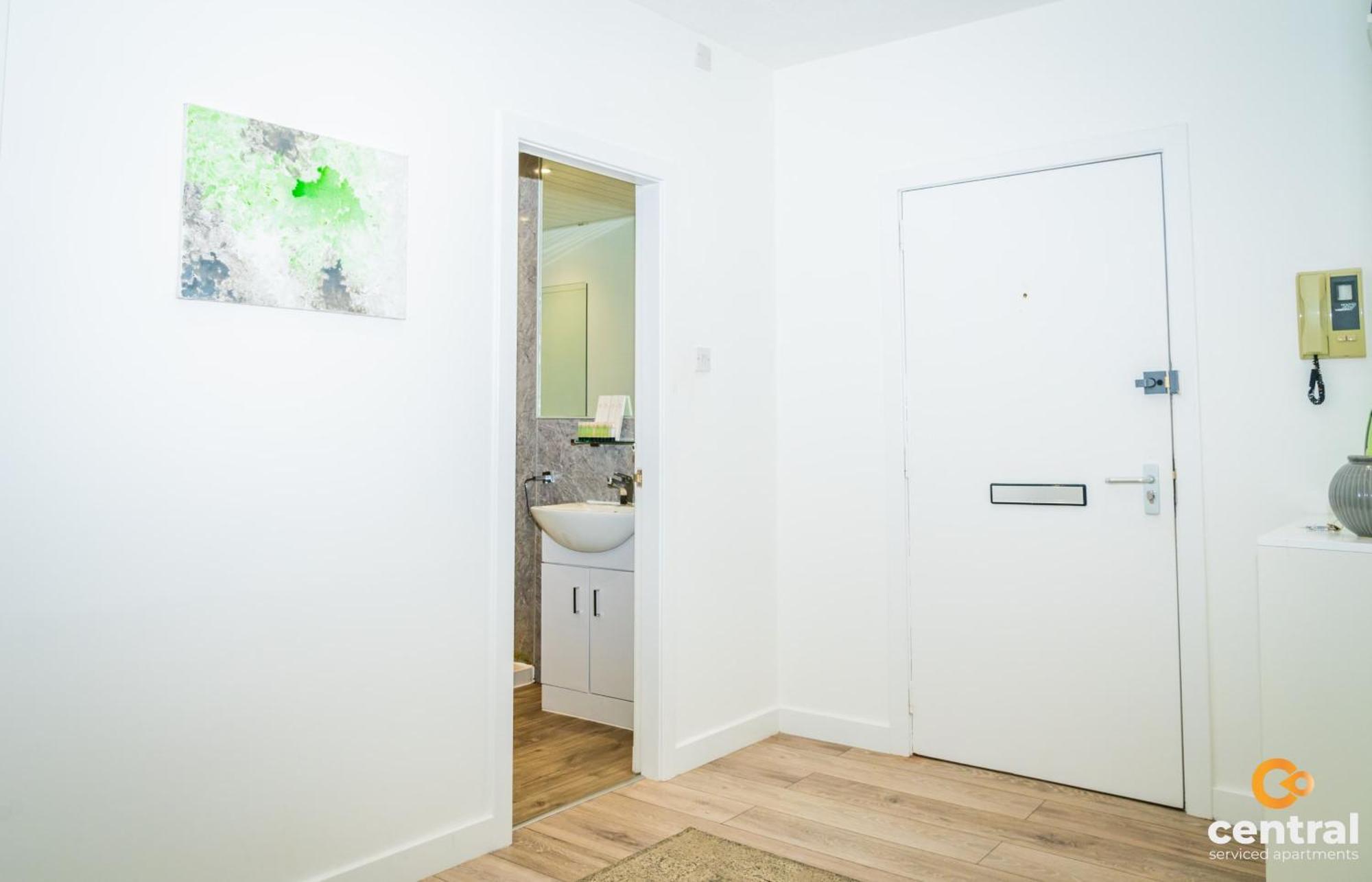 Central Serviced Apartments: Cozy 2-Bedroom Near City Centre & Transport Dundee Exterior photo
